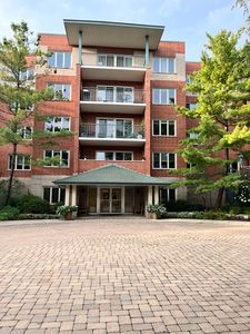 3900 W Bryn Mawr Ave APT 208