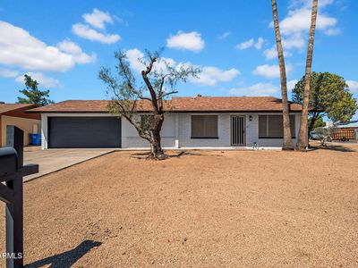 1742 W MENADOTA Drive