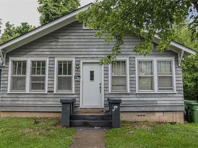 302 N Walnut St