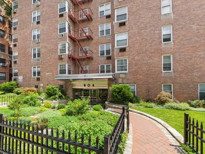804 Bronx River #3E