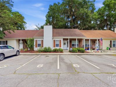 6 Chaintree Drive