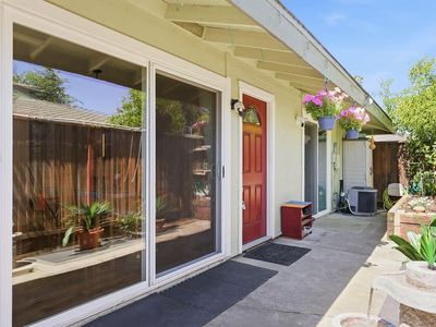 5561 Roundtree Ter