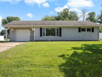 Property at 101 Riverview Dr, Albany, IL