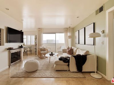 1021 N Crescent Heights Blvd APT 207