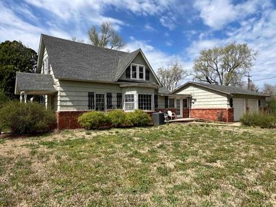 1512 W Blanchard Ave