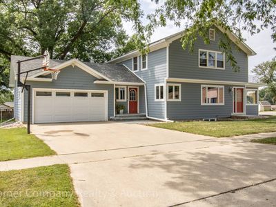 1421 Elm St