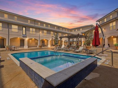 3922 Gilbert Ave APT 211