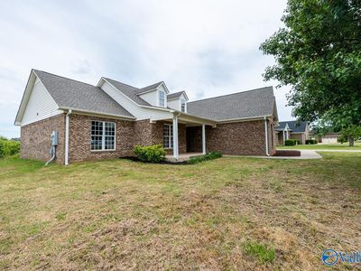 303 Narrow Ln