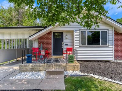 2555 E Maplewood Avenue