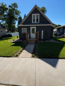 211 2nd St NE