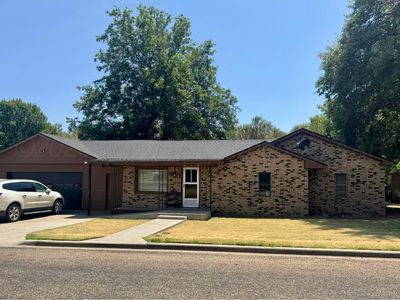 Property at 202 W 11th St, Wheeler, TX