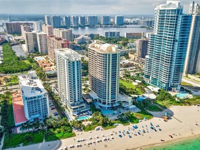 17375 Collins Ave #1206