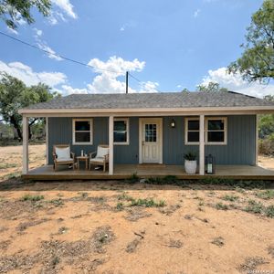 2805 E Fm 476