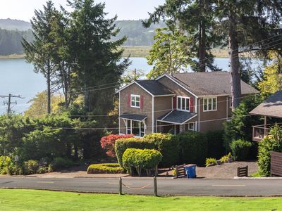 1223 NE Regatta Park Rd