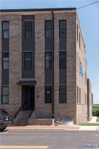 401 W 7th St