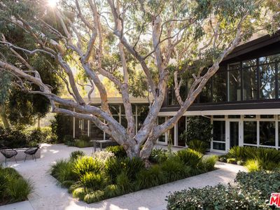 2179 Mandeville Canyon Rd