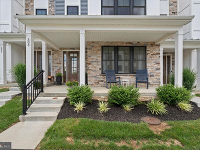 303 W Squire Dr