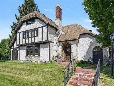 916 Gray Ave