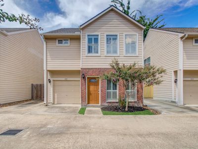2211 Naomi St
