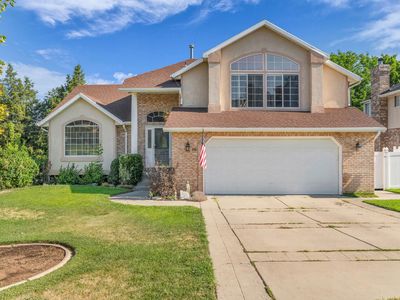 846 E Holroyd Dr