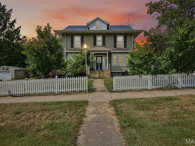 Property at 615 W Tremont St, Hillsboro, IL