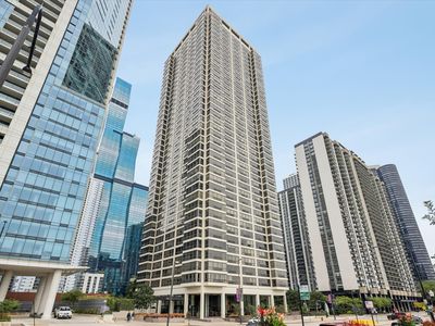 360 E Randolph St APT 403
