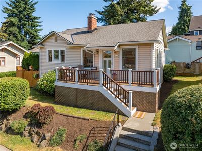 6806 Woodlawn Avenue NE