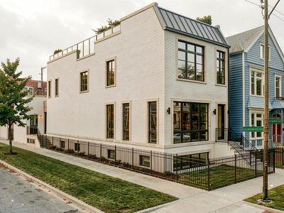 1303 W Barry Ave
