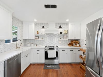 1740 W Perez