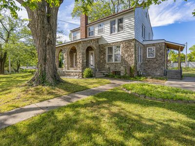 307 College Ave E