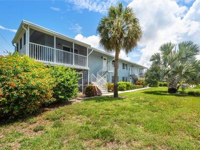 200 Palm DR #4