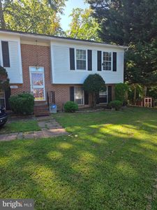 11807 Flora Ln