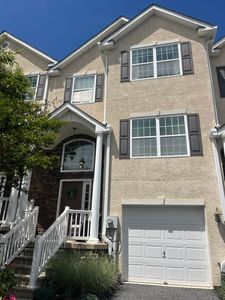 2212 Rising Hill Rd