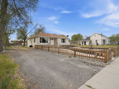 255 W Main St