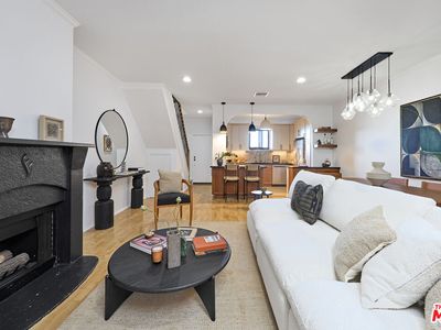 828 N Hudson Ave APT 214