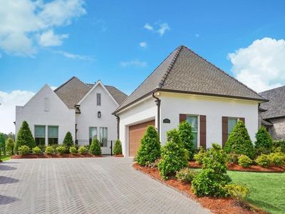533 N Corniche Du Lac