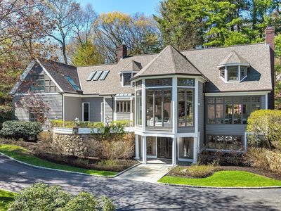 1 Graystone Ln