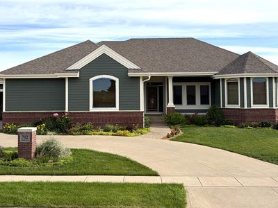 702 Applewood Dr