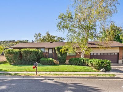 1345 E Lester Dr