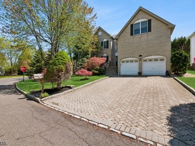 9 Tartan Dr