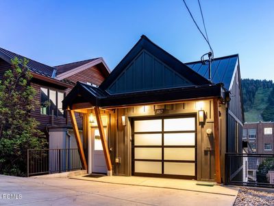 487 Ontario Ave