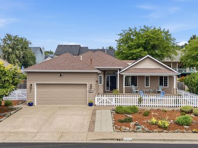 3221 NW Huckleberry Pl
