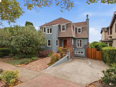 824 Oxford St