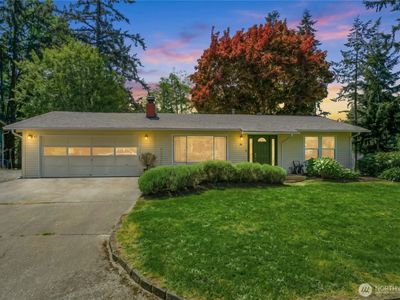 711 Eagle Cliff Rd NE