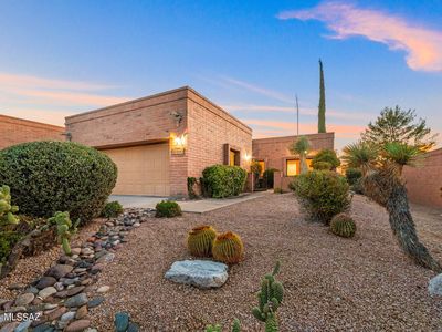 8443 N Breezewood Pl