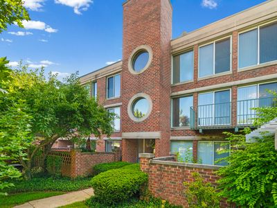 1050 Arbor Ln Unit 303