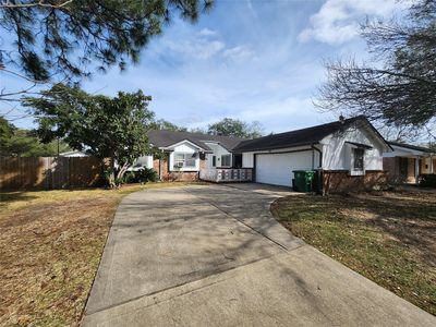8403 Mullins Dr
