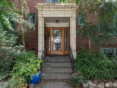 408 Bellevue Avenue E #201
