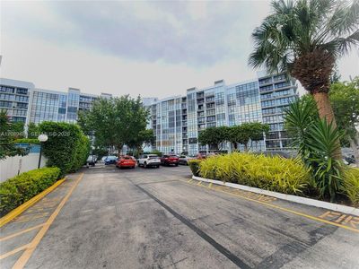 800 Parkview Dr APT 309