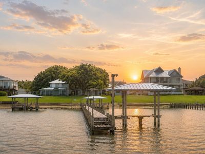 2823 Bayshore Dr
